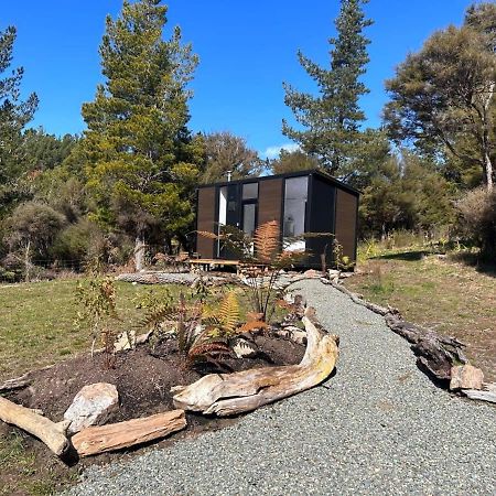 فيلا Ruru Tiny House By Tiny Away Rangihaeata المظهر الخارجي الصورة