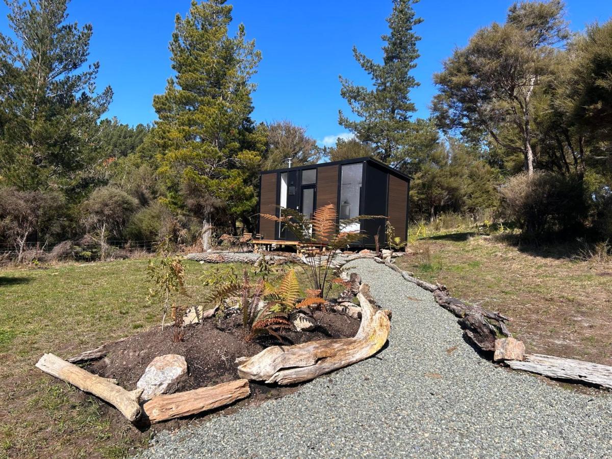 فيلا Ruru Tiny House By Tiny Away Rangihaeata المظهر الخارجي الصورة